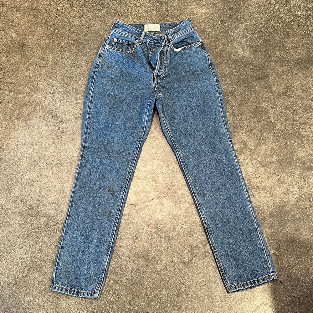 The curvy 90s cheeky straight jean